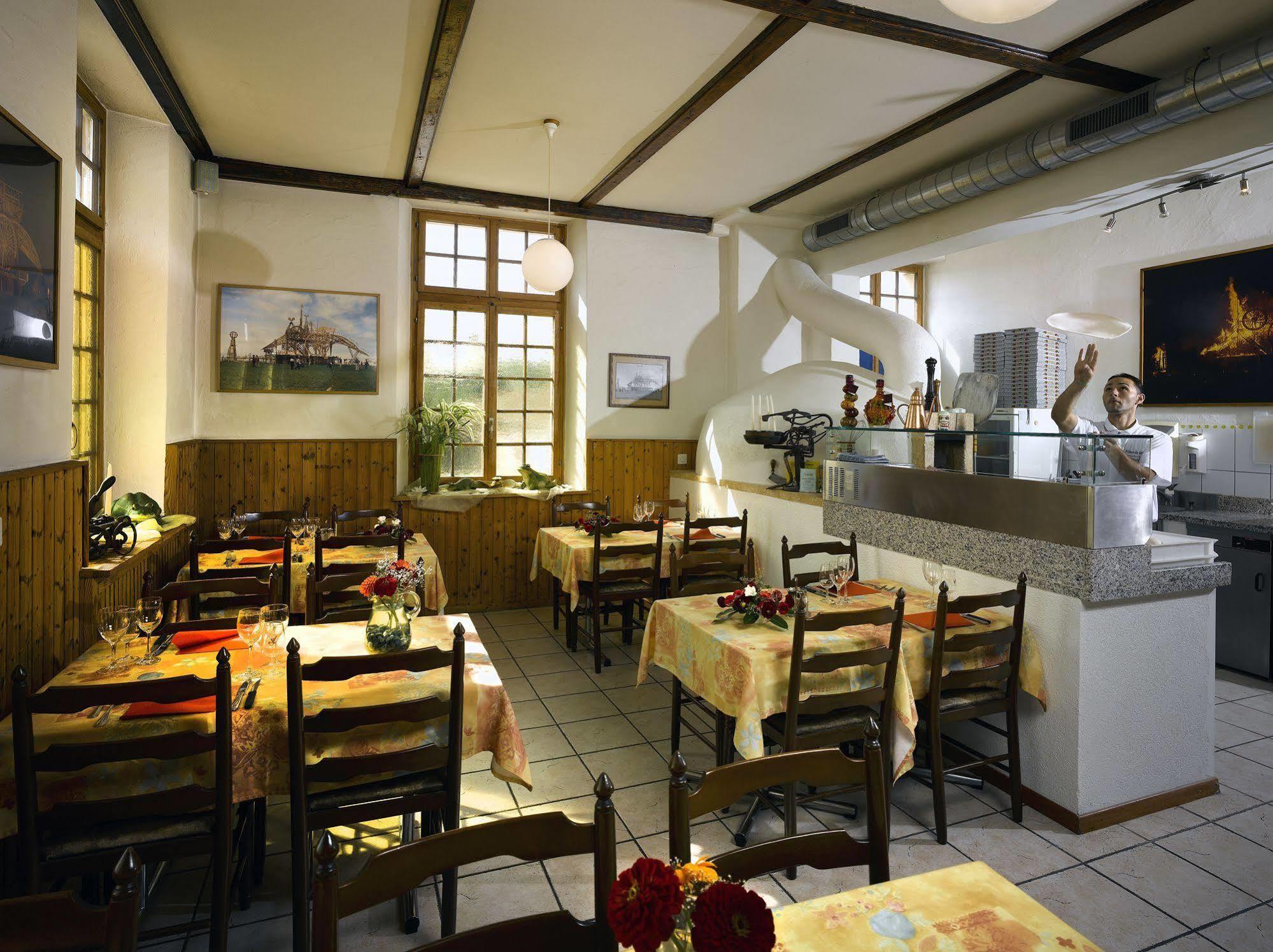 Hotel De La Gare Sugiez Екстериор снимка